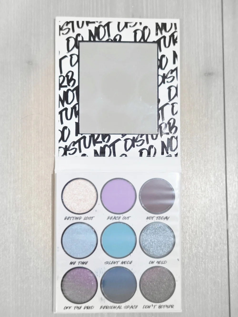BH Cosmetics Do Not Disturb Violet & Blue Eyeshadow Palette -